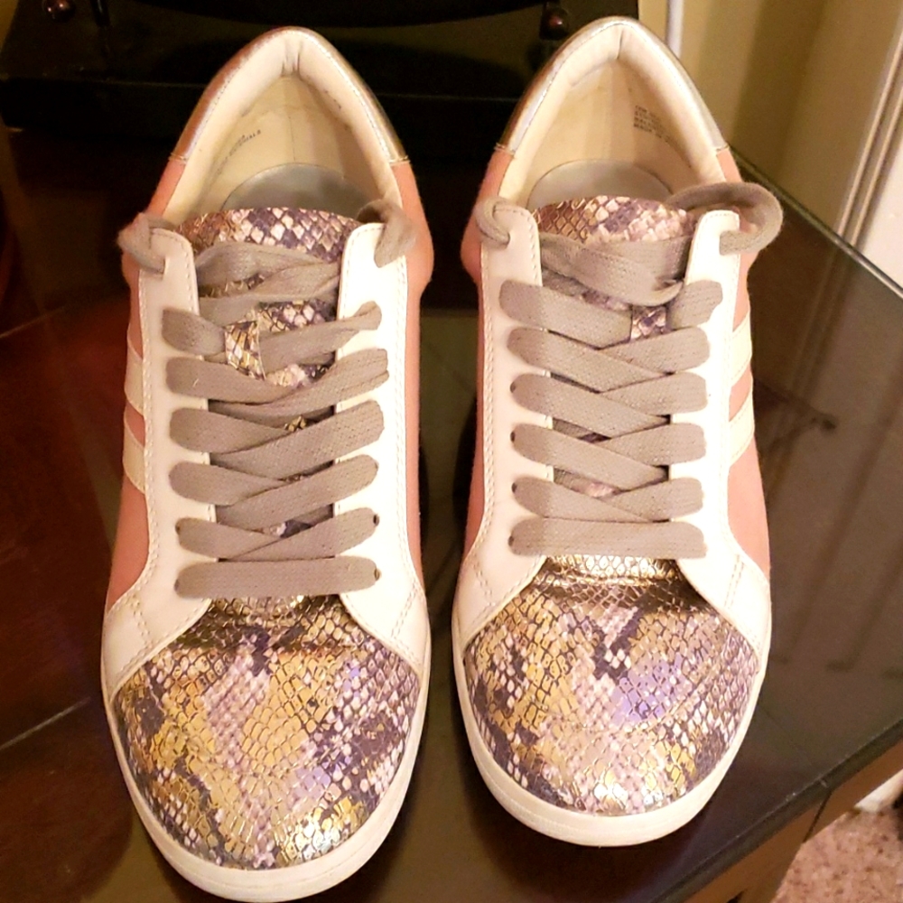 Dolce vita size 10 pink snake print sneaker metallic deco